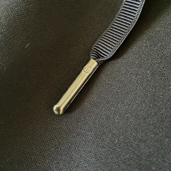 Lululemon On the Fly *Woven* 23” Pants - Picture 10 of 10